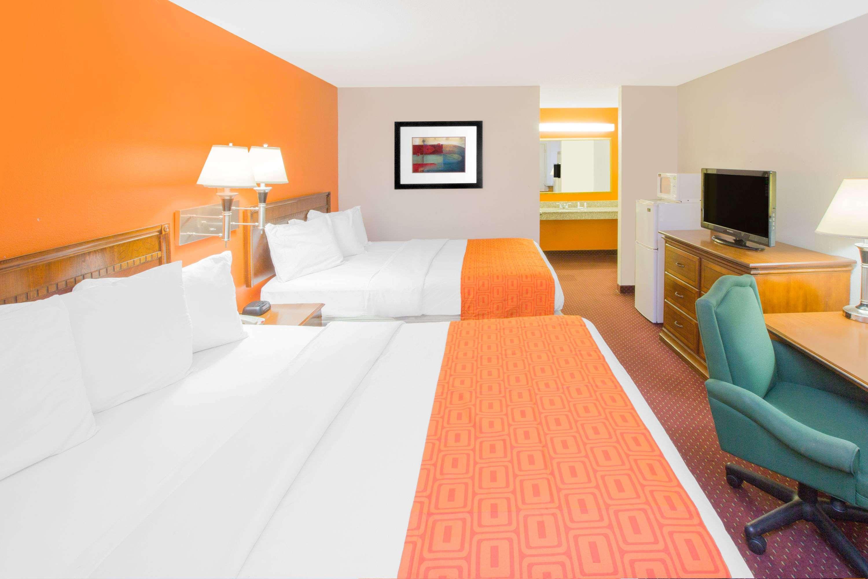Howard Johnson By Wyndham Dothan Exterior photo